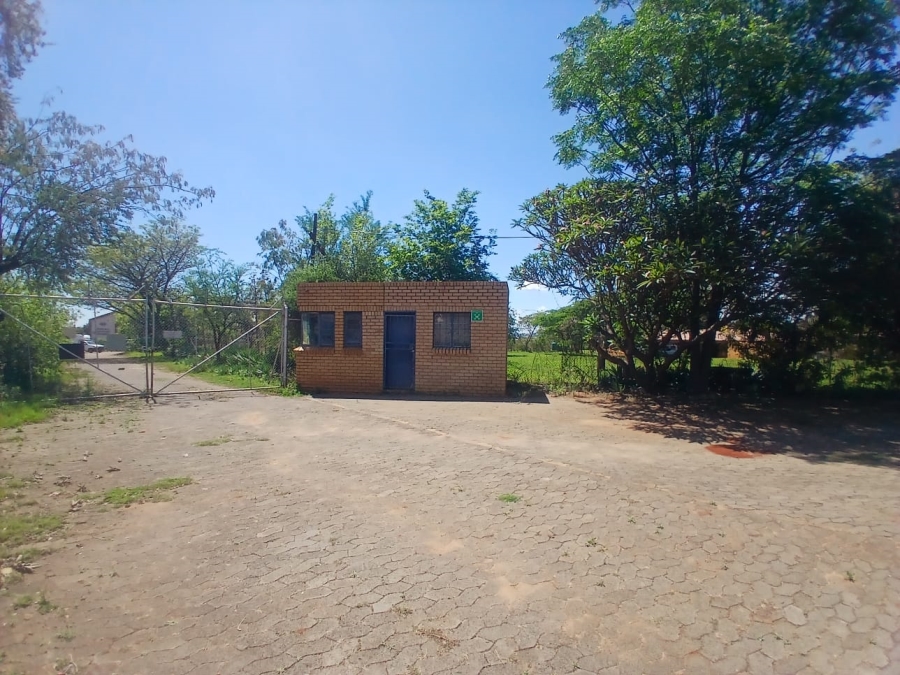 To Let Commercial Property for Rent in Tlhabane North West
